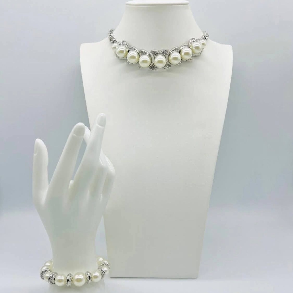 Elegant Pearl and Silver Jewelry Set